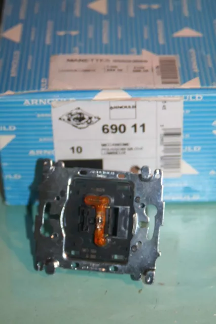 mécanisme Bouton poussoir 6A O+F lumineux  ARNOULD INITIA  69011 690 11