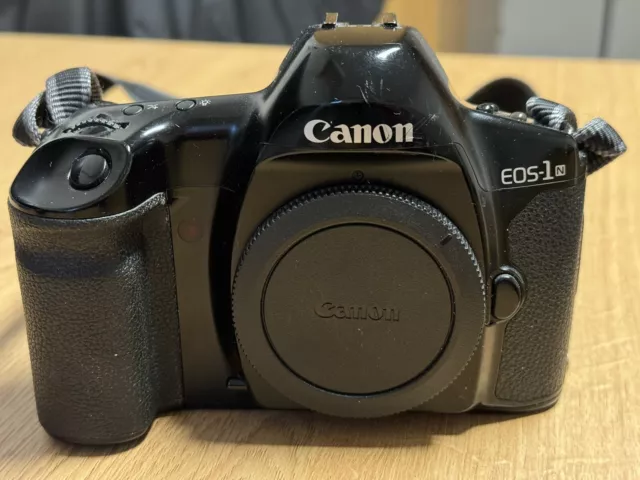 Nur 3 Tage für diesen Preis: Canon EOS 1 N mit Grip GR-E1  * Top-Zustand *