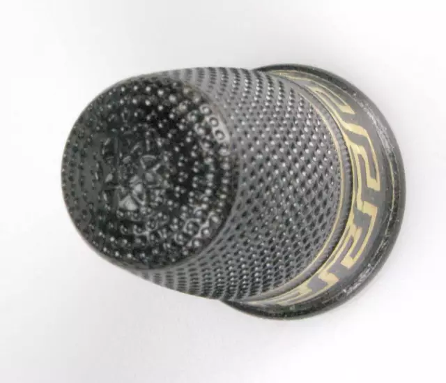 Fingerhut thimble Messing geschwärzt Meanderband  1900 Österreich 2