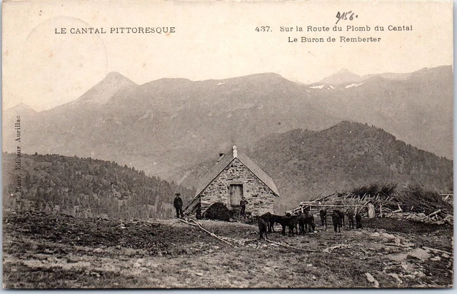 15 - On the road of lead du cantal, the buron de reberter