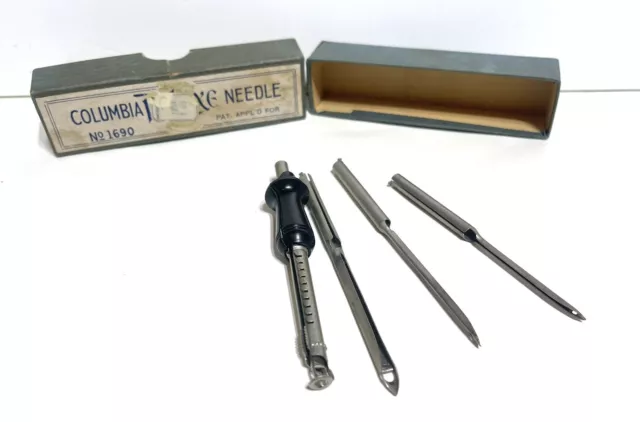 Vintage/Antique Columbia DeLuxe Rug Needle No 1690. Original Box. 4 Needles.