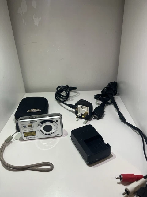 SONY CYBERSHOT DSC-W210 Dig Camera Package - (Silver / 12.1MP / 4x zoom ...