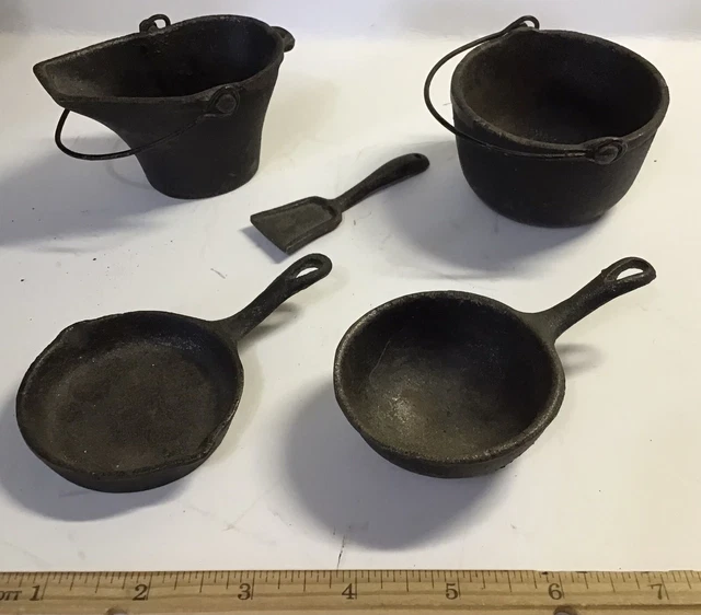 ANTIQUE CAST IRON Miniature Cook Stove Set Pots And Pans For Child’s