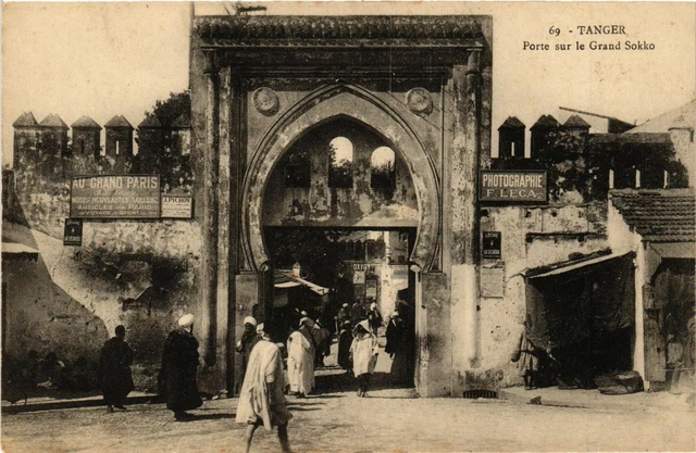 CPA AK TANGER Porte sur le Grand Sokko MAROC (796853)