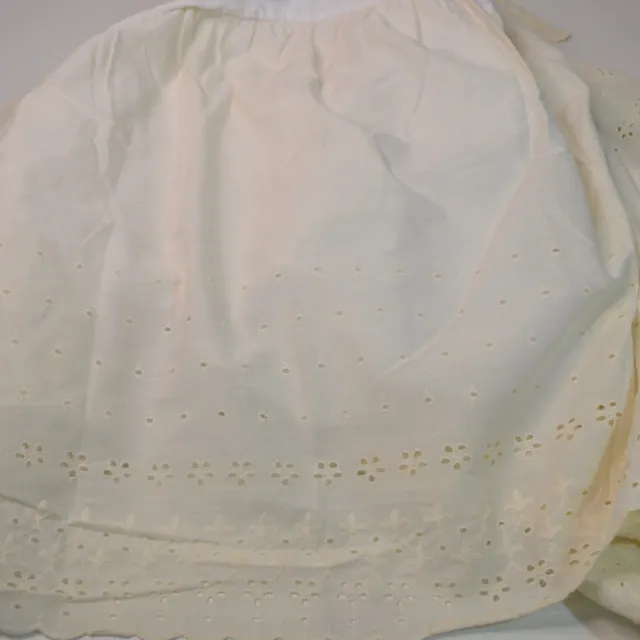Falda de encaje con ojales crema de marfil de 20" con volantes de gota talla completa esquina dividida