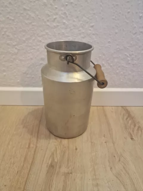 Antike Milchkanne / Milchkännchen 2 Liter  aus Aluminium mit Holzgriff