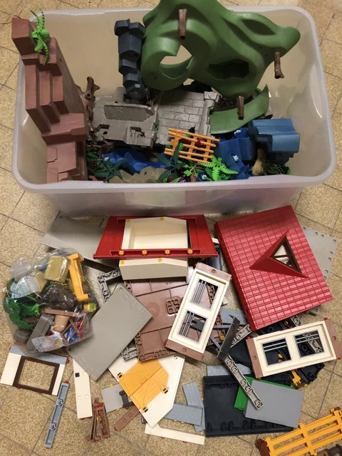 Playmobil Superbe Lot Avec Maison Personnages Paysage Végétation Ect..,