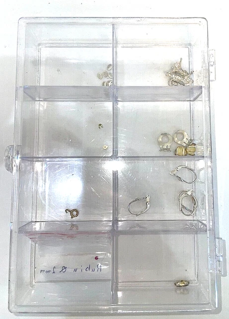 Plastikbox mit Schmuckzubehör aus unterschiedlichen Materialien(Gold, Silber)