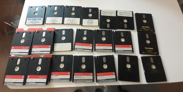 Lot 21 Jeux Disquettes Non Testees  Amstrad Cpc 6128/664
