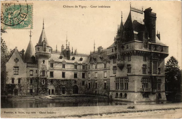 CPA Vigny Le Chateau, interior courtyard FRANCE (1330083)