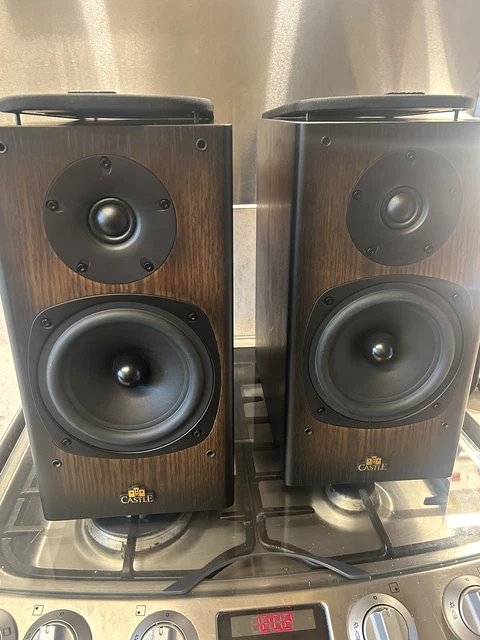 castle Knights 2 hifi speakers Bookshelf Stand mount Dark Oak Mint 120w 8ohm