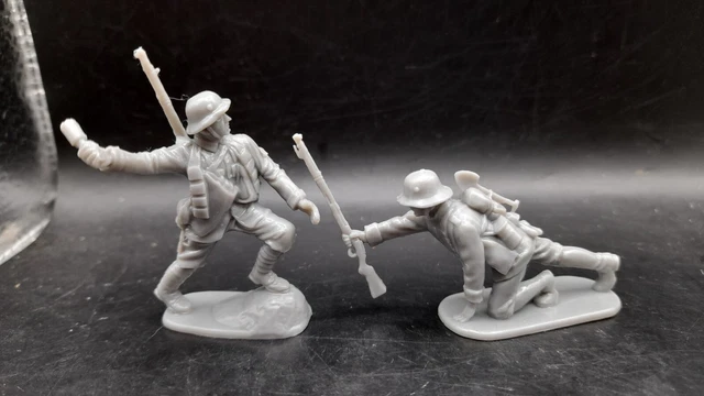 EMHAR  / 2 SOLDATS ALLEMANDS  WW1  / 1,35 éme