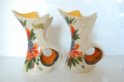 lot de 2 vases et 1 chevrette decor breton/bretonne  ceramique signé tess 