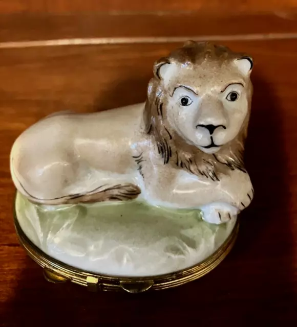 Limoges Peint Main Rochard France Porcelain Trinket Box - Sitting Lion - Rare