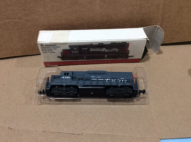 Southern Pacific Locomotive # 9725 Model Train #418 High Speed N Scale G