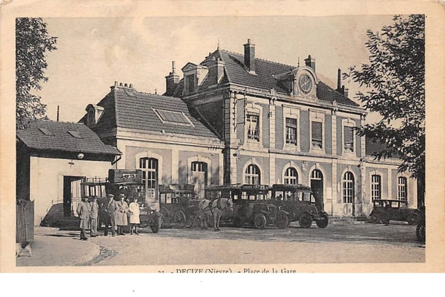 58. n°205695. decize. place de la gare. bus