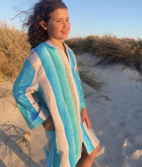 Hooded towel back beach co Ocean Fade