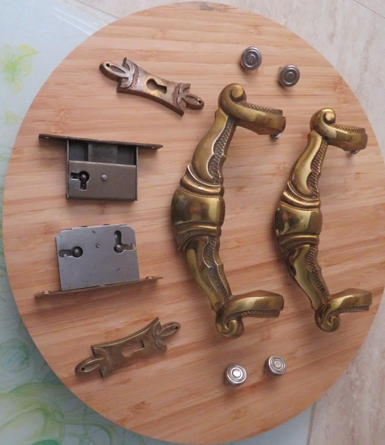 2 Poignées de Porte d'une ancienne armoire