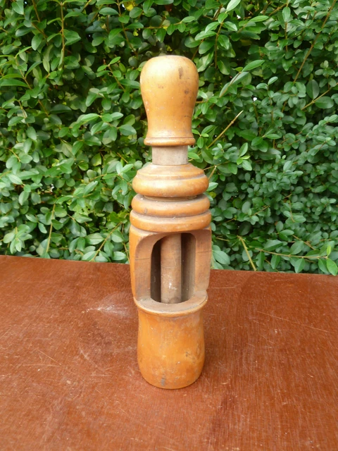 Art populaire - ANCIENNE BOUCHEUSE A BOUTEILLES EN LAITON  SANBRI