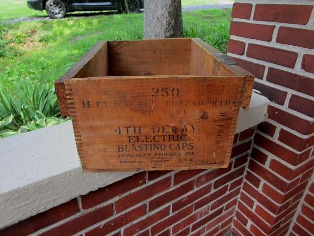 Vintage Dovetail Hercules Powder Co 4Th Delay Electric Blasting Caps Crate Box