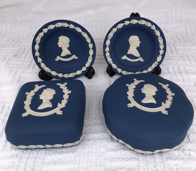 Wedgwood Jaspisware weiß auf Kobaltblau x 4 Gedenkstücke