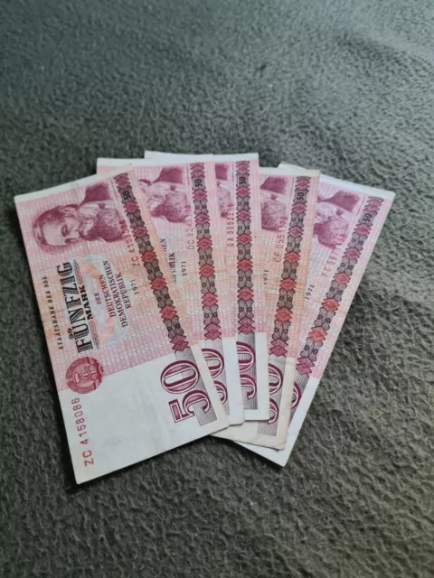 5 Banknoten zu je  50 DDR Mark