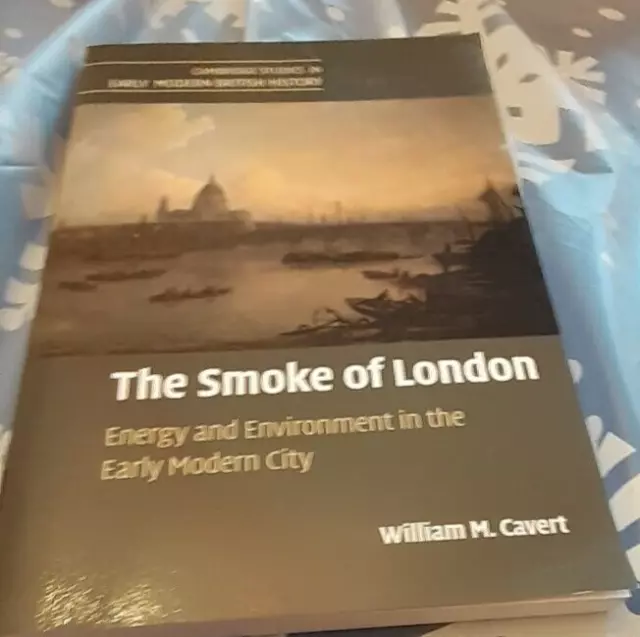 The Smoke of London : Energy and Environment in the Early Modern City by William