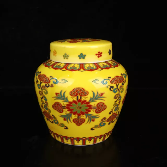 Chinese Yellow bottom Doucai Porcelain Hand Painted flower pattern Pots 1030