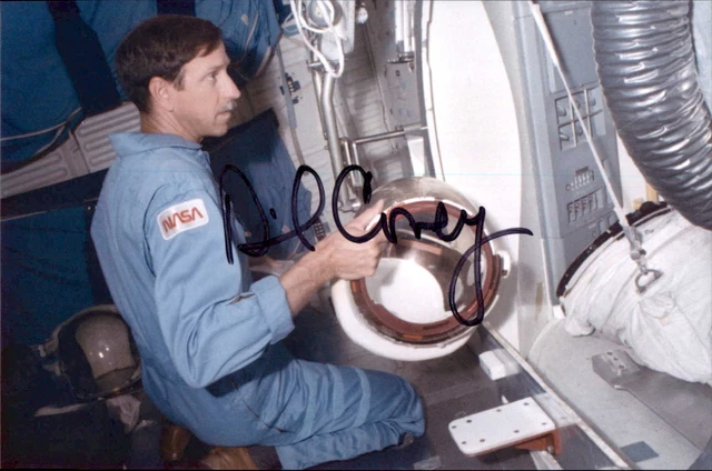 Richard Dick Covey Signed 4x6 Photo NASA Space Shuttle Astronaut USAF Atlantis
