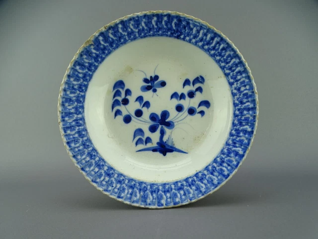 Assiette faïence fine de Ferrière la petite à la mouche monochrome bleu 19 ème