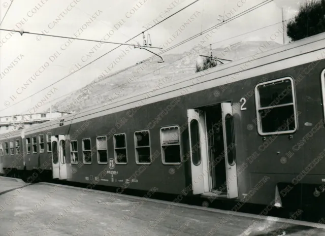 1977 Nuova carrozza pendolari ferrovie delle Stato treno Fotografia