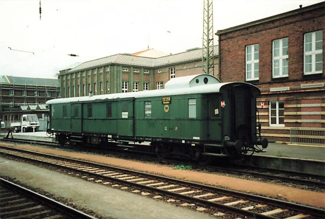 Foto Gepäckwagen Dresdner Traditionszug Hbf Zwickau 08/1998 ca. 10x15cm V3933b