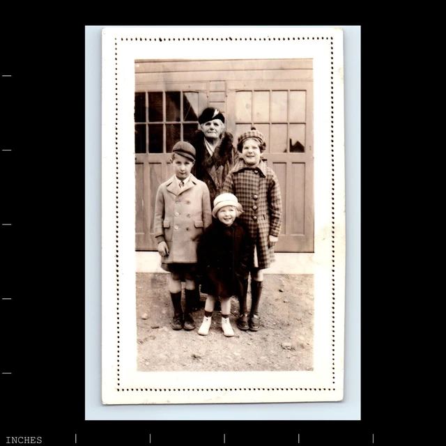 Old Vintage Photo WOMAN BOY AND GIRLS FANCY DOTTED BORDER COAT HAT ADORABLE