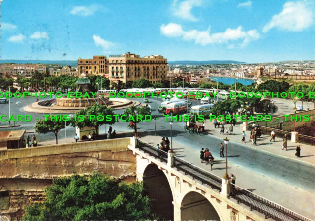 L266136 Malta. Floriana. Bushaltestelle und Tritonbrunnen. Malta Import und Expo