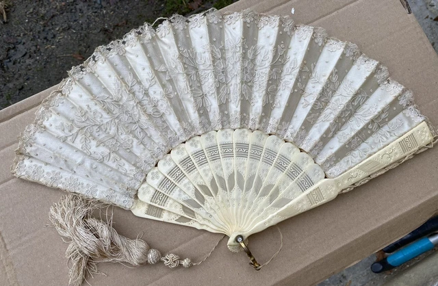 Ancien Éventail Français Dentelle Noire Vers 1900 – Objet De Collection