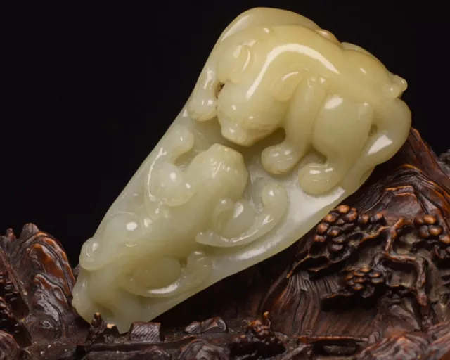Chinese Exquisite Handmade Beast carving Hetian Jade Statue