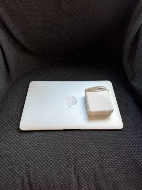 MacBook Air 11" Early 2014 | 4GB RAM | 256GB SSD Great working condition.