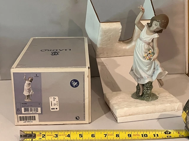 KNOCKOUT LLADRO #6580 " GARDEN DANCE " GIRL WITH FLOWERS EXCELLENT/MINT w/O.BOX KNOCKOUT LLADRO #6580 " GARDEN DANCE " GIRL WITH FLOWERS EXCELLENT/MINT w/O.BOX