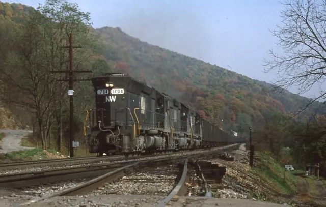 NW SD45 - Number - 1704 + 2 w/Train - ORIG - ER - rals1290