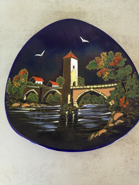 Assiette céramique émaillée décorative signée Longwy "Pont d'Orthez