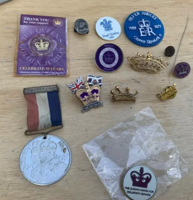 Job Lot 13 x Royalty Royal Family Pin Badges Collectables Memorabilia King Queen