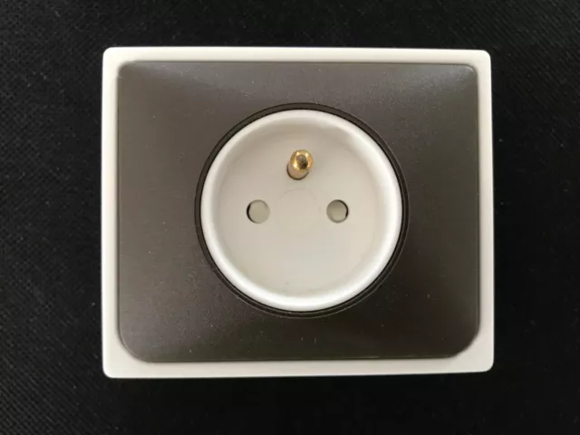 PC ARNOULD 1001 Prise électrique + Terre  Blanc / Marron totalement NEUF VINTAGE