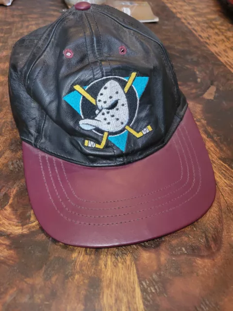 Vintage Mighty Ducks Of Anaheim NHL Hockey Leather Cap, Jeff Hamilton Made USA Vintage Mighty Ducks Of Anaheim NHL Hockey Leather Cap, Jeff Hamilton Made USA