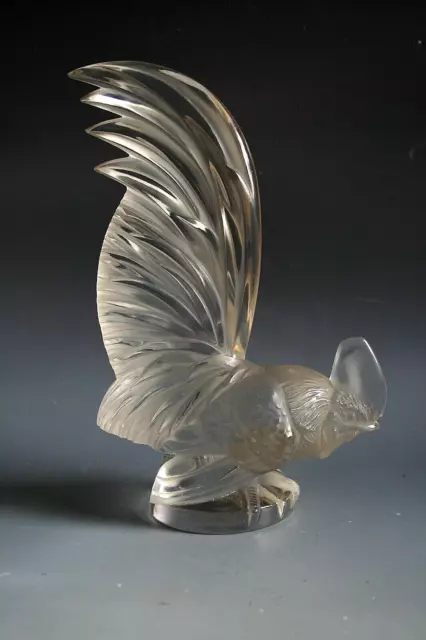 René Lalique Mascotte Voiture " Coq Nain " En Verre - Circa 1928 Modèle 1135