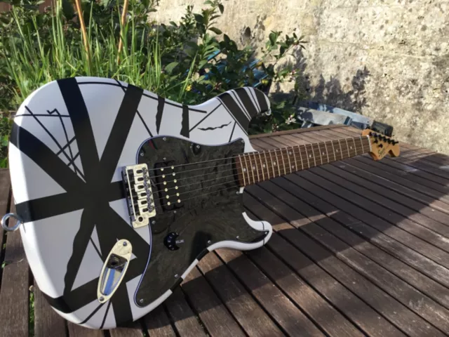 Guitare Squier Stratocaster EVH