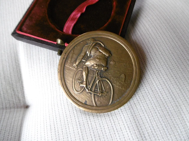 Ancienne Médaille Cyclisme – Rallye Englebert – Jeton Vintage