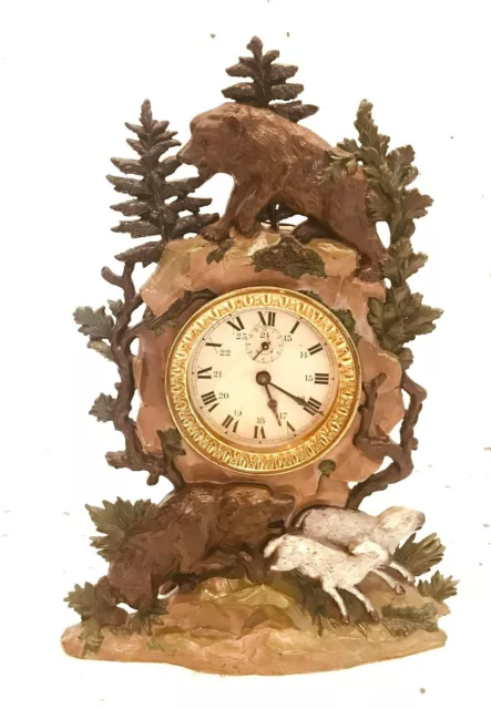 pendulette en régule polychrome à décor de Ours et moutons en foret .XX siècle.