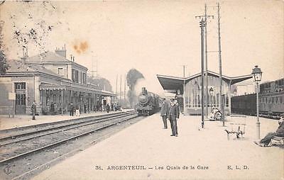 Cpa 95 Argenteuil Les Quais De La Gare (Train En Gare