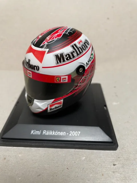 Calcas Casco Kimi Raikkonen 2007 escala 1:5