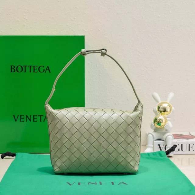 Bottega Veneta Wallace Shoulder Bag Birch Mini Leather